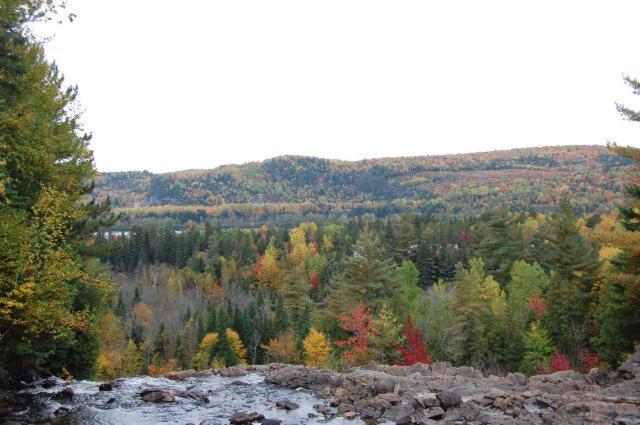 Domaine Le Bostonnais - Le Village En Bois Rond La Tuque Kültér fotó