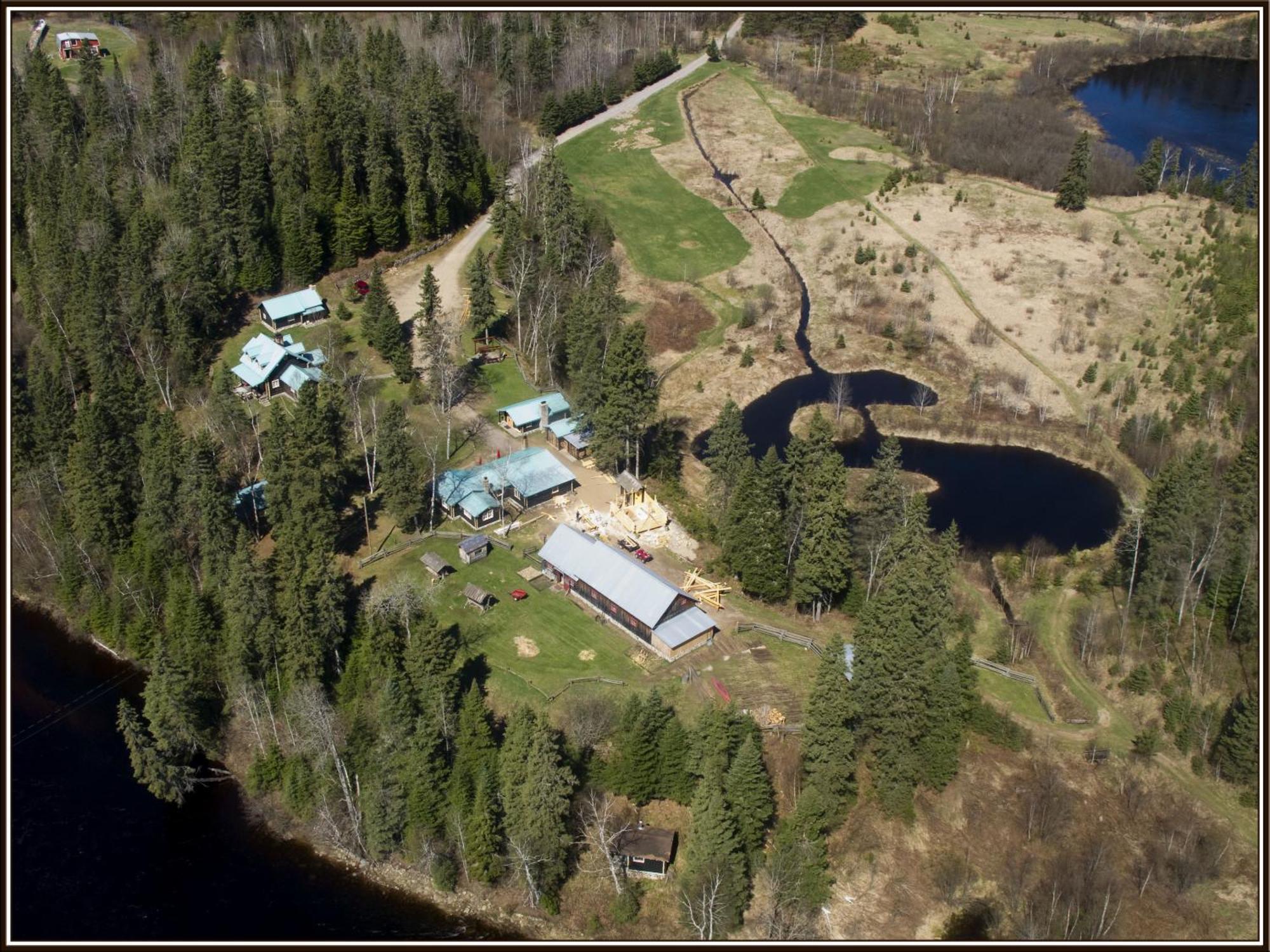 Domaine Le Bostonnais - Le Village En Bois Rond La Tuque Kültér fotó