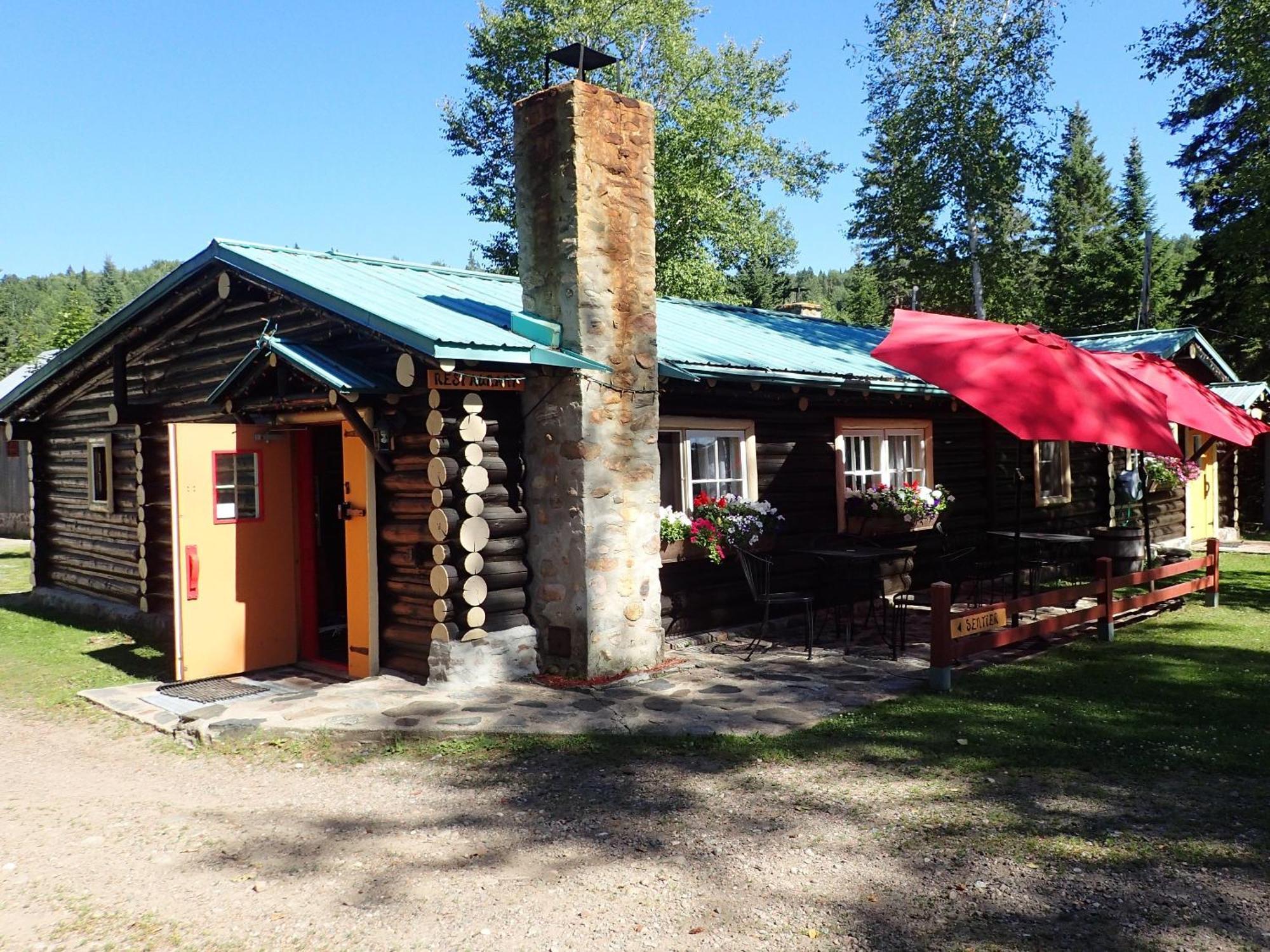 Domaine Le Bostonnais - Le Village En Bois Rond La Tuque Kültér fotó